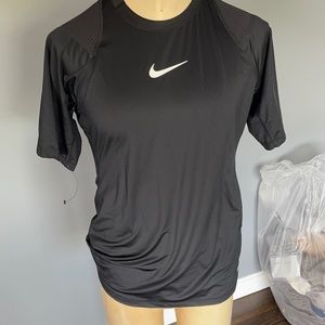 Nike AeroAdapt. Medium